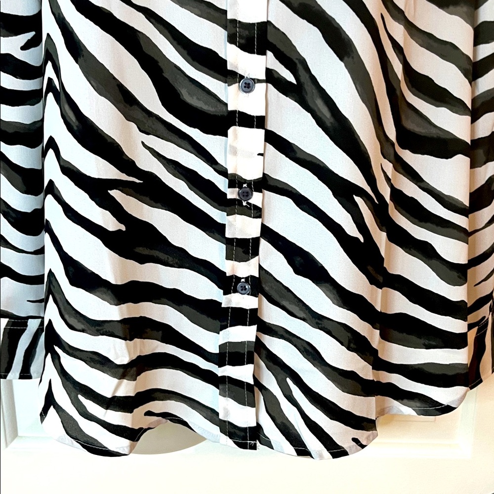 🌻Banana Republic Dylan classic fit, zebra button down long sleeve button cuff, M - Picture 5 of 11
